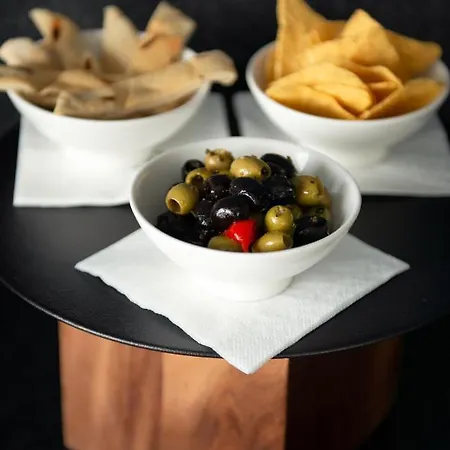 Sofitel London Gatwick Hotel Horley Buitenkant foto Greek tapas