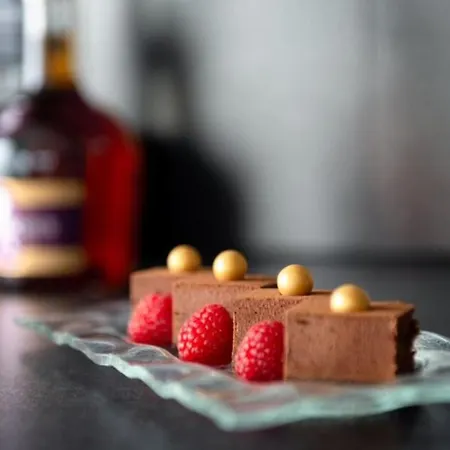 Sofitel London Gatwick Hotel Horley Buitenkant foto Chocolate dessert with raspberries