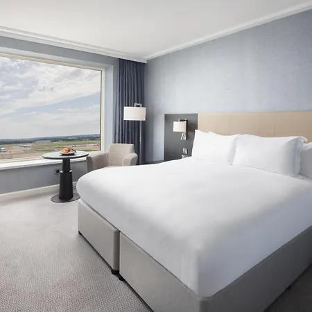 Sofitel London Gatwick Hotel Horley Buitenkant foto Room at the Hilton London Heathrow