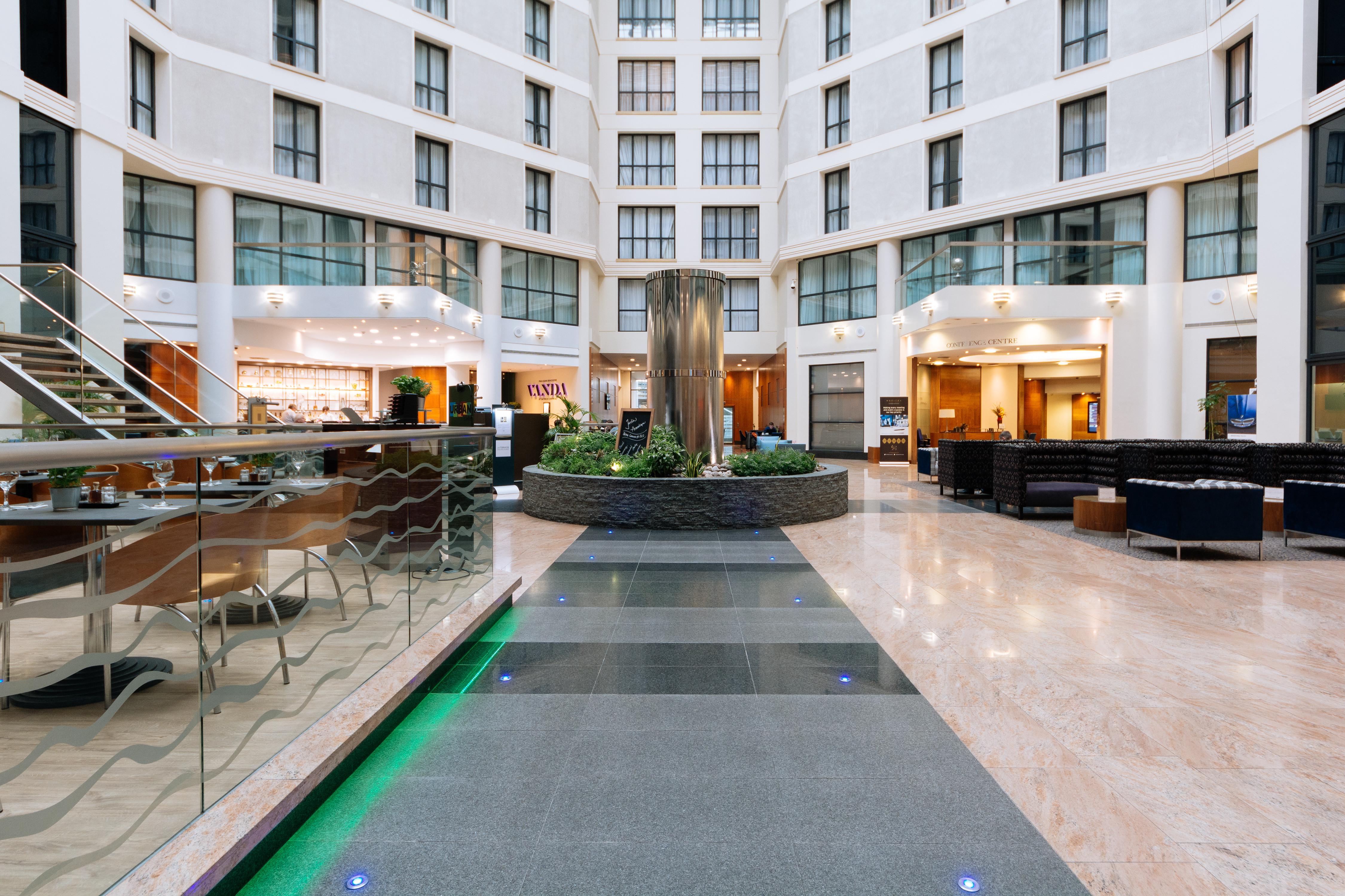 Sofitel London Gatwick 4*
